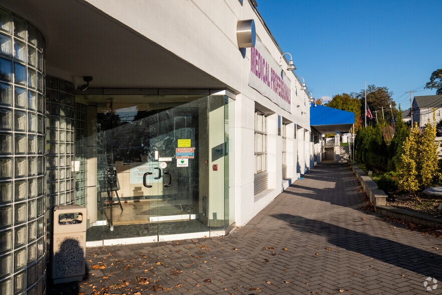 480 Forest Ave, Locust Valley, NY à vendre - Photo du bâtiment - Image 3 de 5