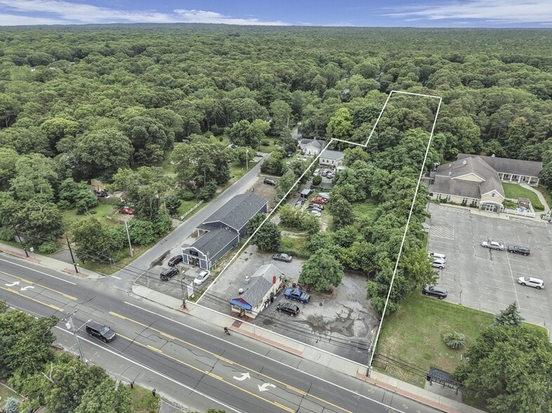 669 Flanders Rd, Flanders, NY à vendre - Photo du bâtiment - Image 3 de 15