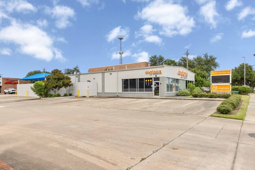 6015 Fairmont Pky, Pasadena, TX à vendre - Photo du bâtiment - Image 2 de 11