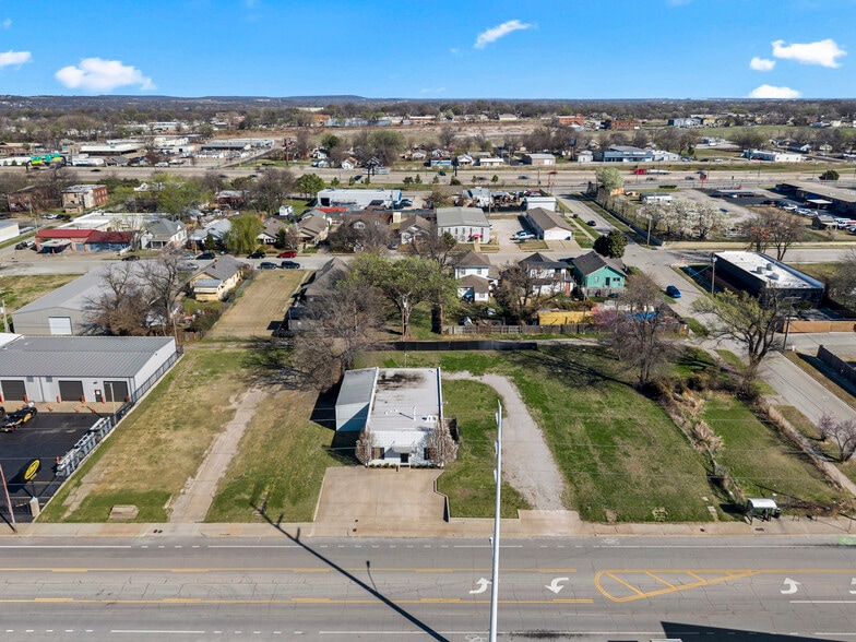 1431 E 3rd St, Tulsa, OK for sale - Aerial - Image 3 of 31