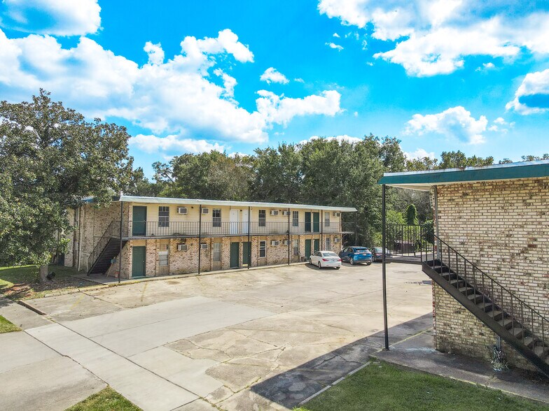 1413 Jim Taylor Dr, Baton Rouge, LA à vendre - Photo du bâtiment - Image 3 de 14