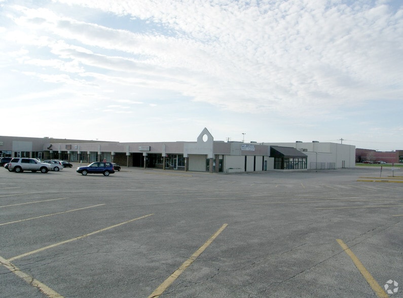 107-245 S Mattis Ave, Champaign, IL for sale - Building Photo - Image 2 of 4