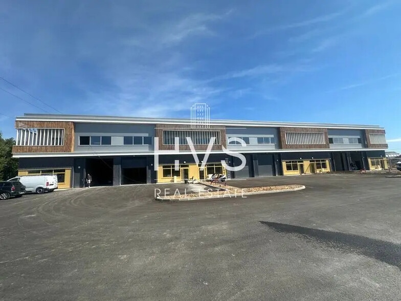 Flex in Rousset for sale - Building Photo - Image 1 of 8