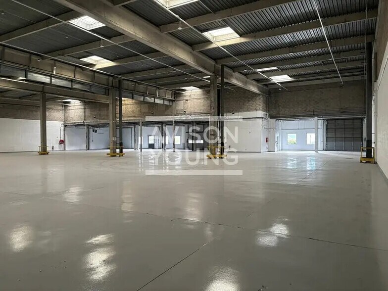 Flex in Gennevilliers for lease - Building Photo - Image 2 of 8