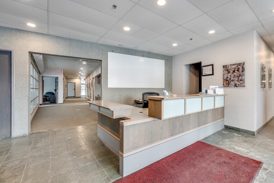 47 Antares Dr, Ottawa, ON for lease - Interior Photo - Image 2 of 7