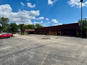 251 N Center St, Joliet, IL à louer Photo intérieure- Image 2 de 41