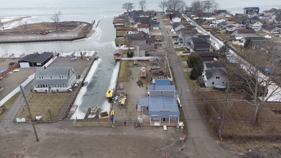 7427 Dyke Rd, Clay, MI à louer - Photo du bâtiment - Image 3 de 25