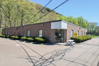 19 Lunar Dr, Woodbridge, CT for lease Interior Photo- Image 2 of 42