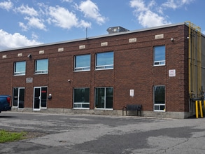 2575-2591 Del Zotto Ave, Ottawa, ON à louer Photo intérieure- Image 1 de 12