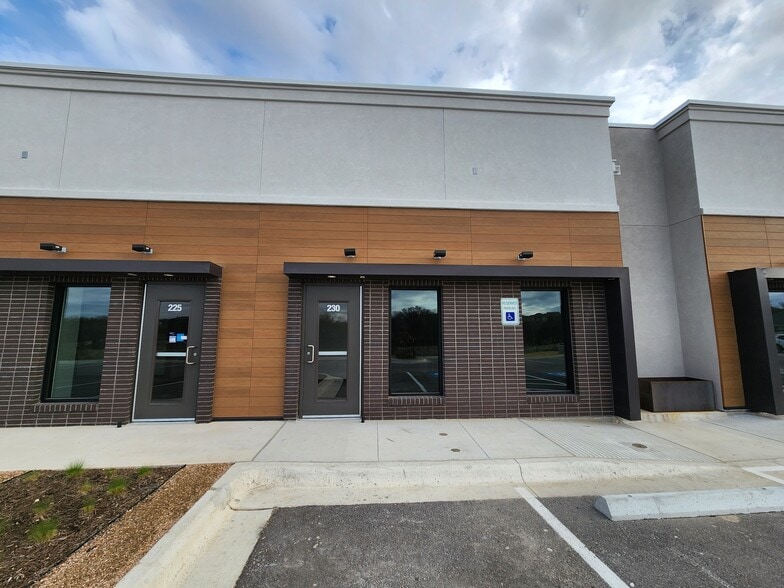 2261 Gattis School Rd, Round Rock, TX for lease - Building Photo - Image 2 of 35