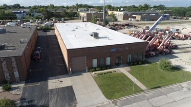 1351 Armour Blvd, Mundelein, IL for lease Interior Photo- Image 1 of 2