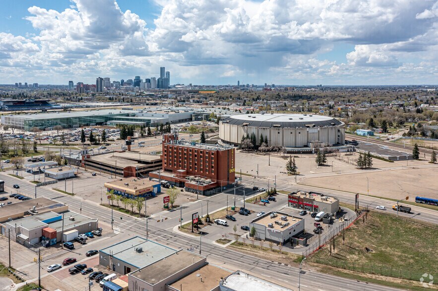 7210 119 Av NW, Edmonton, AB à louer - Aérien - Image 2 de 4