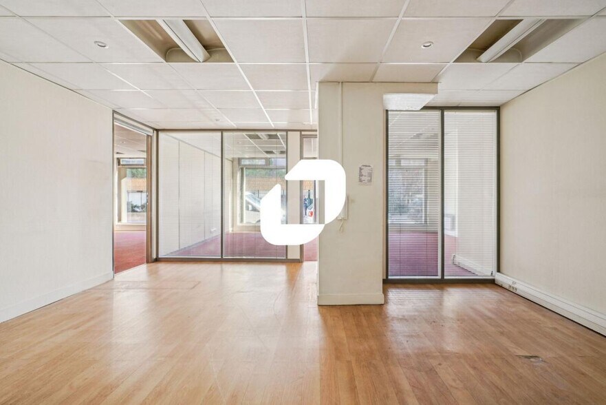 Immeuble residentiel dans Paris à vendre - Photo du bâtiment - Image 2 de 13