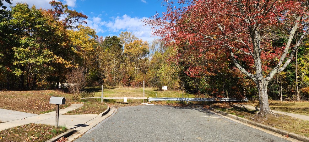 2600 John A Thompson rd, Temple Hills, MD for sale - Building Photo - Image 2 of 5