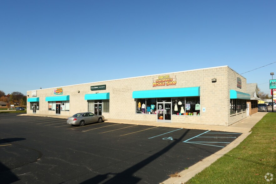 Hazel Park Plaza portefeuille de 3 propriétés à vendre sur LoopNet.ca - Photo principale - Image 3 de 3