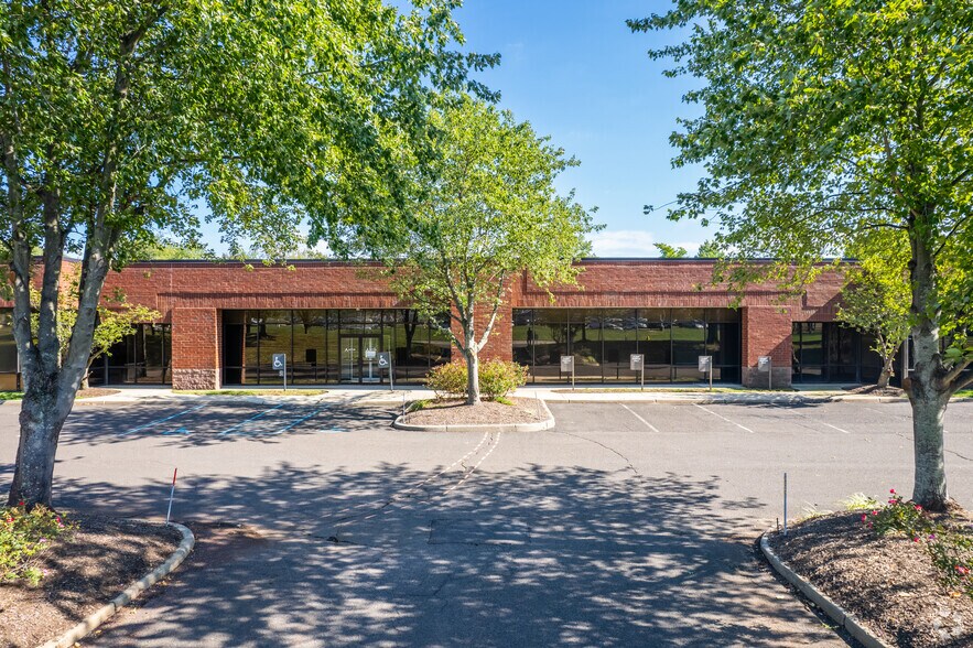 200 Horizon Dr, Hamilton, NJ à louer - Photo du bâtiment - Image 2 de 9