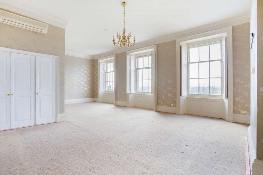 Wyck Hl, Stow On The Wold for sale - Building Photo - Image 2 of 37