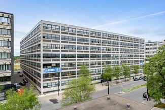 Plus de détails pour 111 Rue Chabanel O, Montréal, QC - Plusieurs types d'espaces à louer