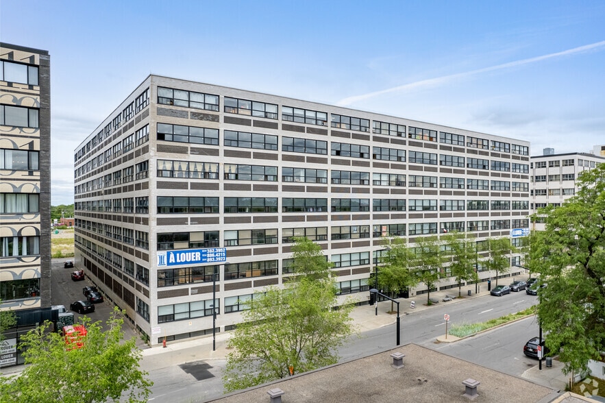 111 Rue Chabanel O, Montréal, QC à louer - Photo principale - Image 1 de 19