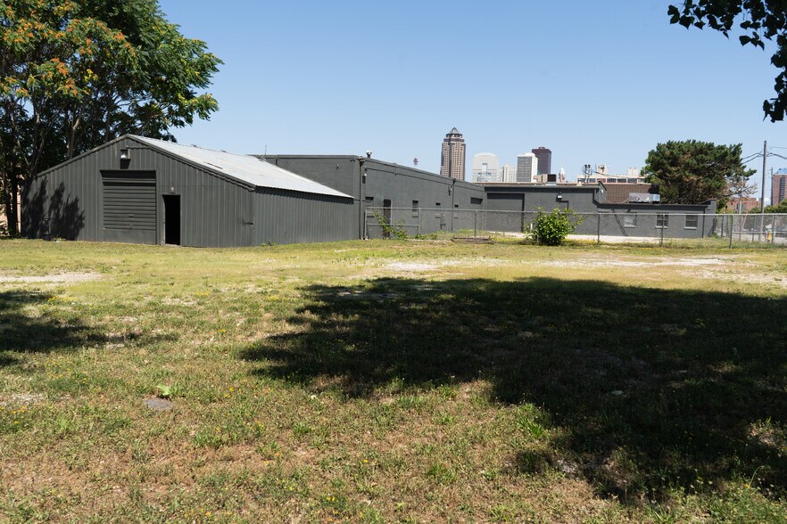 520 SW 5th St, Des Moines, IA à louer - Photo du bâtiment - Image 3 de 9