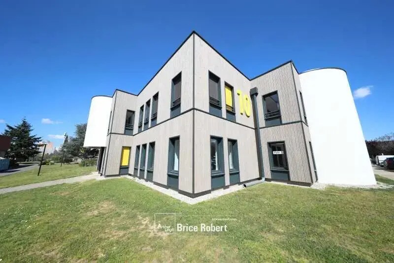 33 Avenue Du Docteur Georges Lévy, Vénissieux à louer - Photo du bâtiment - Image 2 de 4