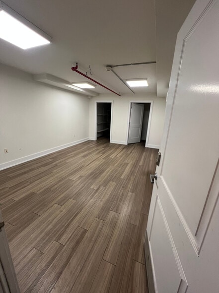 109 Tidewater St, Jersey City, NJ for lease - Interior Photo - Image 2 of 10