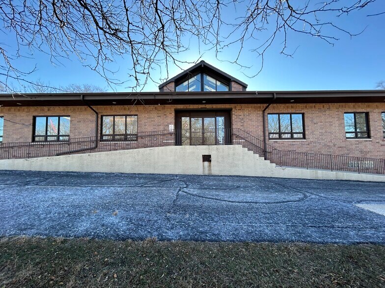 4949 Euclid Ave, Palatine, IL à louer - Photo du bâtiment - Image 1 de 25