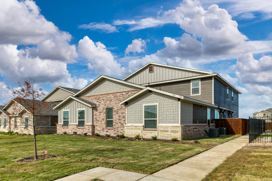 708 Blackland Dr, Venus, TX for sale - Primary Photo - Image 1 of 1