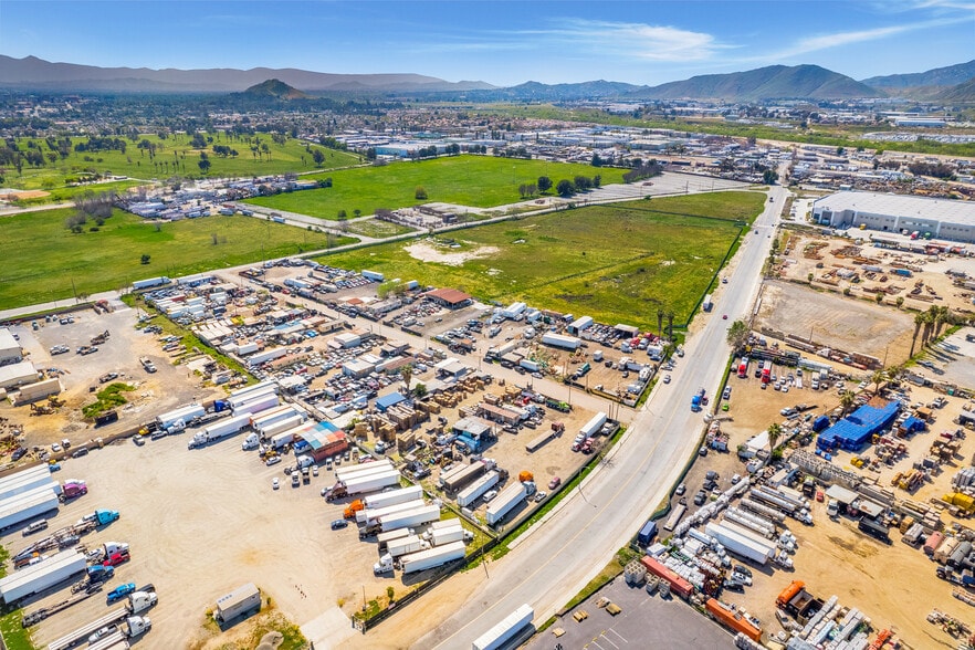 3655 Placentia Ln, Riverside, CA for lease - Building Photo - Image 3 of 6