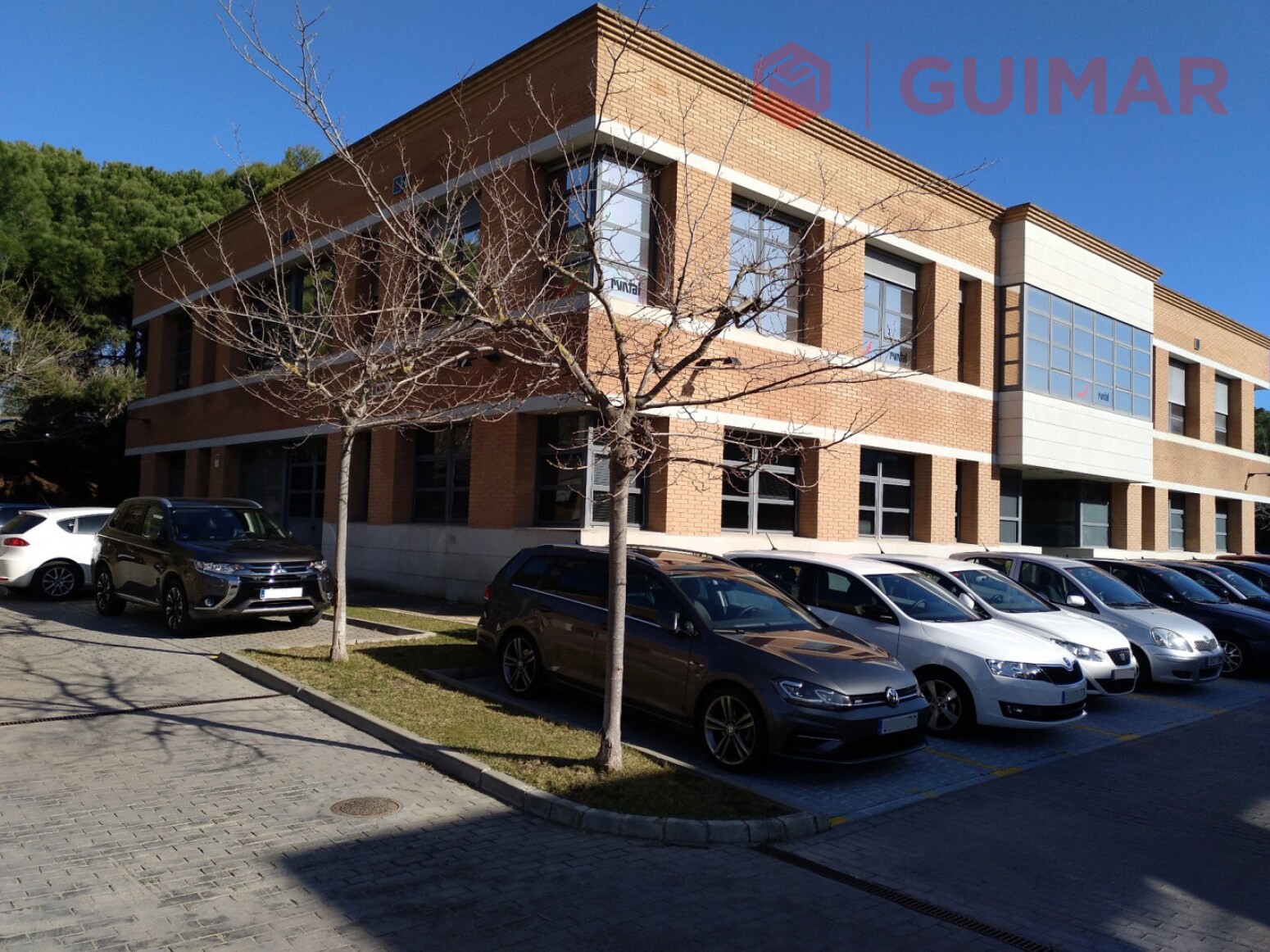 Office in Cerdanyola del Vallès, Barcelona for lease Primary Photo- Image 1 of 2