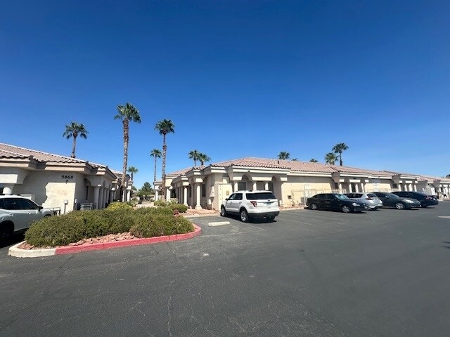 5860 S Pecos Rd, Las Vegas, NV à louer - Photo du bâtiment - Image 2 de 18