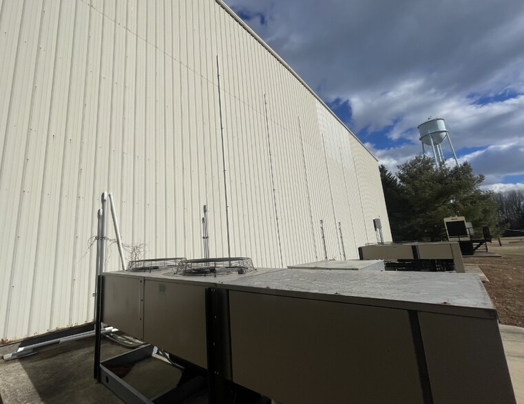 2420 Wilmington Ave, Delaware City, DE à louer - Photo du bâtiment - Image 2 de 11