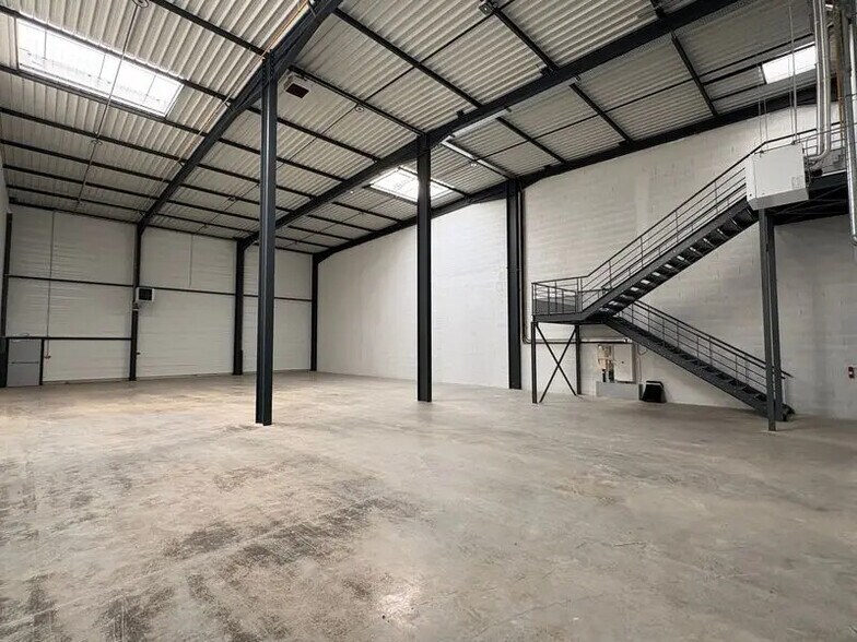 Chemin De Savoyan, Heyrieux for lease - Building Photo - Image 2 of 15