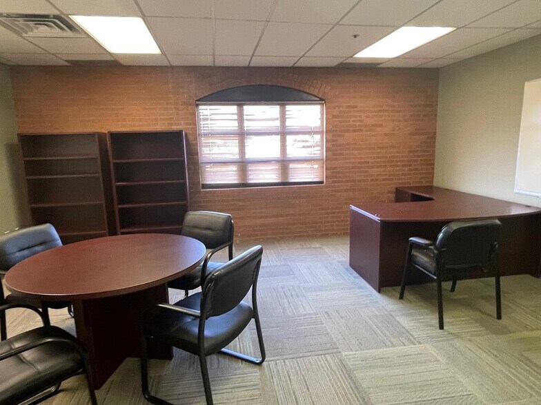 2701 N 16th St, Phoenix, AZ à louer - Photo du bâtiment - Image 3 de 14