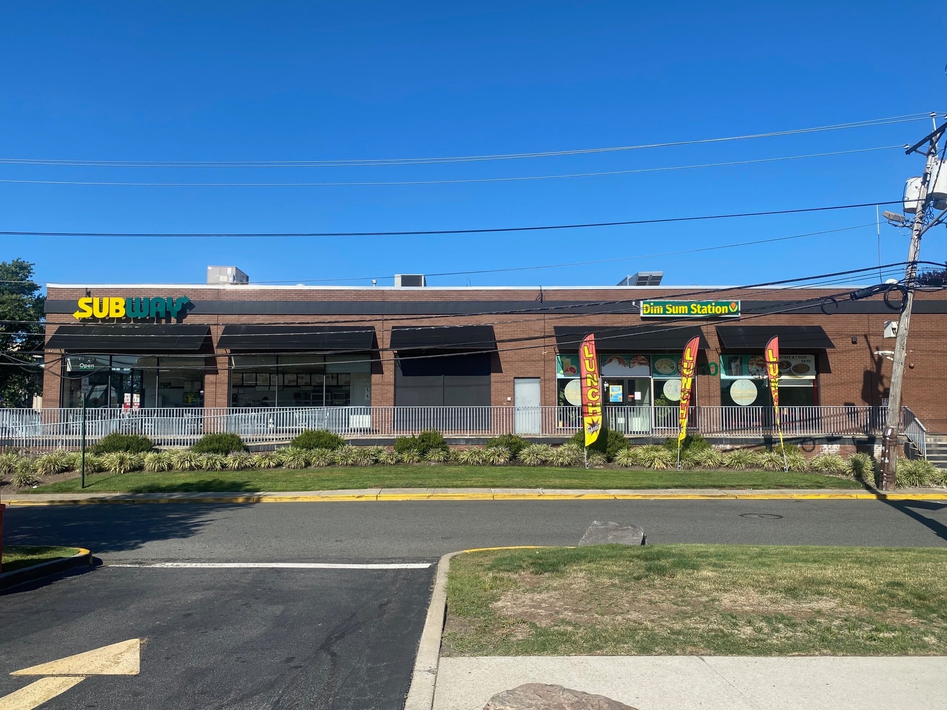 10 Meadowlands Pky, Secaucus, NJ for lease Primary Photo- Image 1 of 16