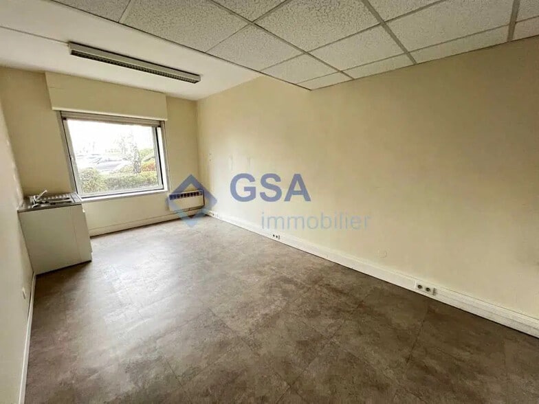 Office in Évry-Courcouronnes for lease - Interior Photo - Image 2 of 4