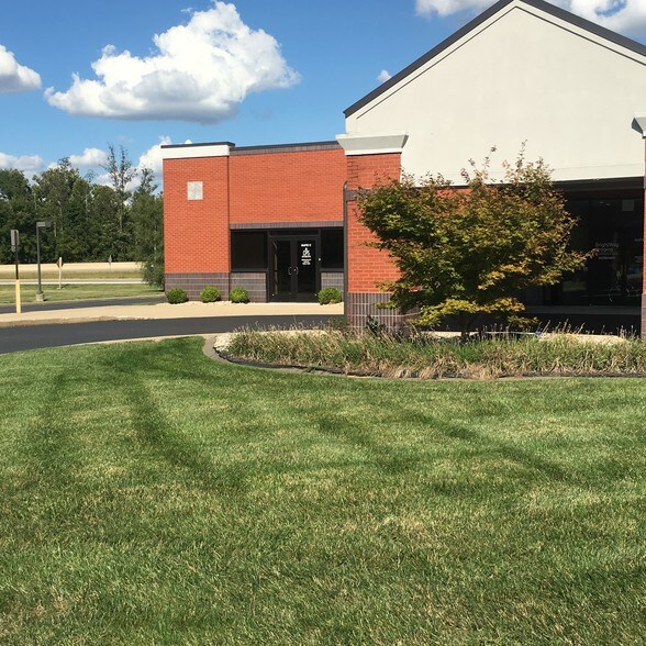 3 Professional Dr, Alton, IL à louer - Photo du bâtiment - Image 2 de 83