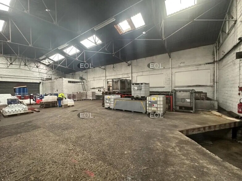 Flex in Brie-Comte-Robert for sale - Building Photo - Image 1 of 13