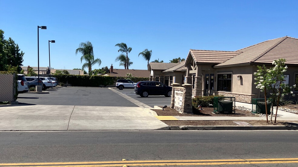 875 E Merritt Ave, Tulare, CA for lease - Building Photo - Image 2 of 3
