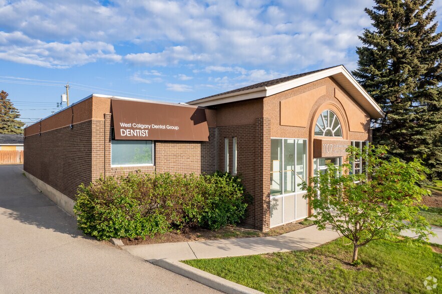 1107 37 St SW, Calgary, AB à vendre - Photo principale - Image 1 de 1