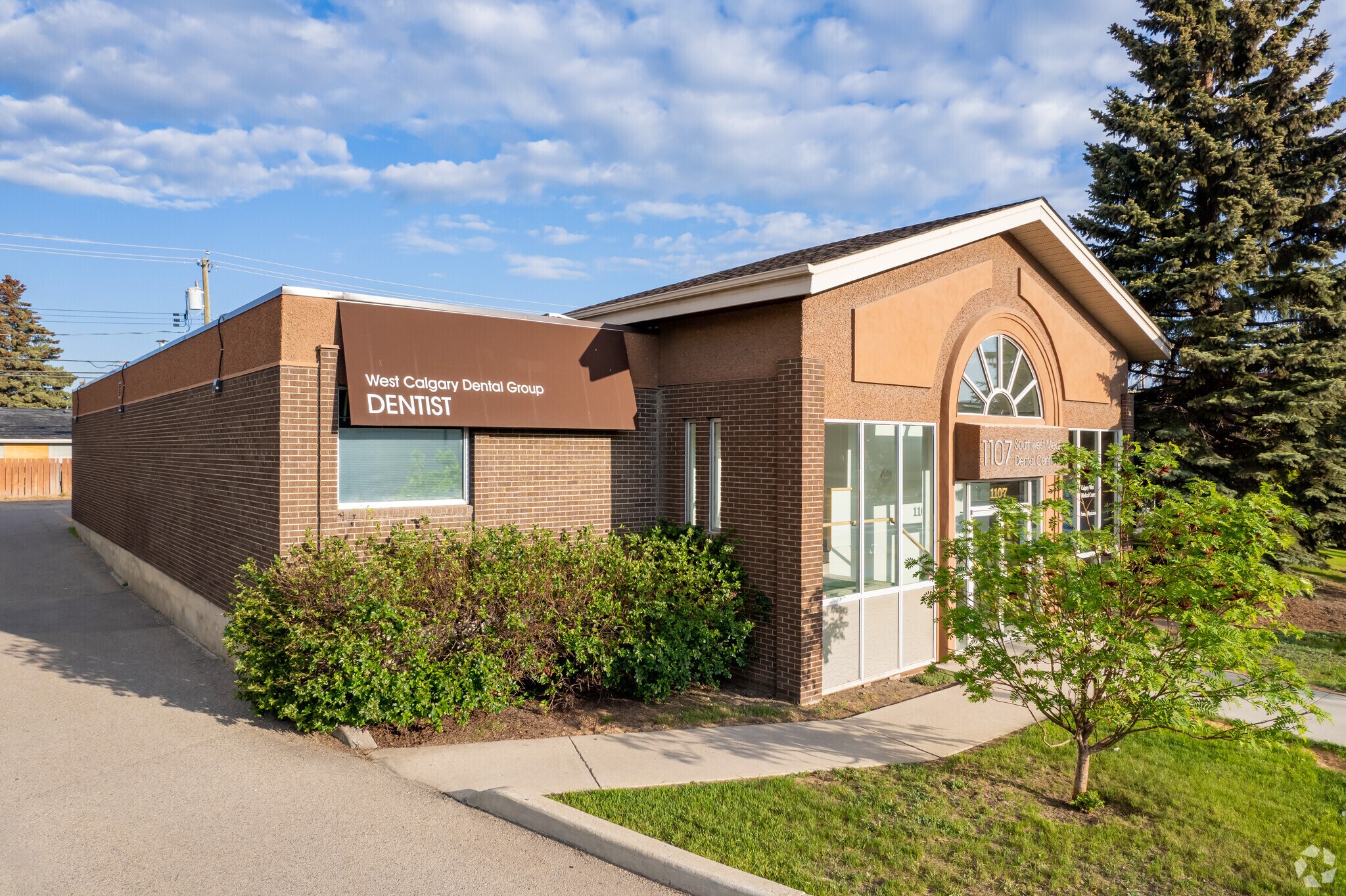 1107 37 St SW, Calgary, AB for sale Primary Photo- Image 1 of 1