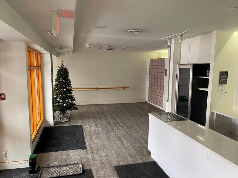 10624-10642 82nd Ave NW, Edmonton, AB for lease - Building Photo - Image 3 of 4