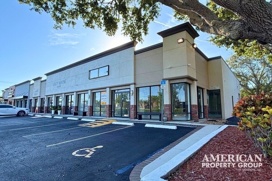 7668 S Tamiami Trl, Sarasota, FL à louer - Photo du bâtiment - Image 2 de 4