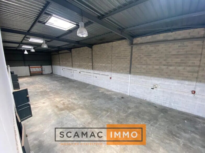 Industrial in Rognac for lease - Interior Photo - Image 1 of 4
