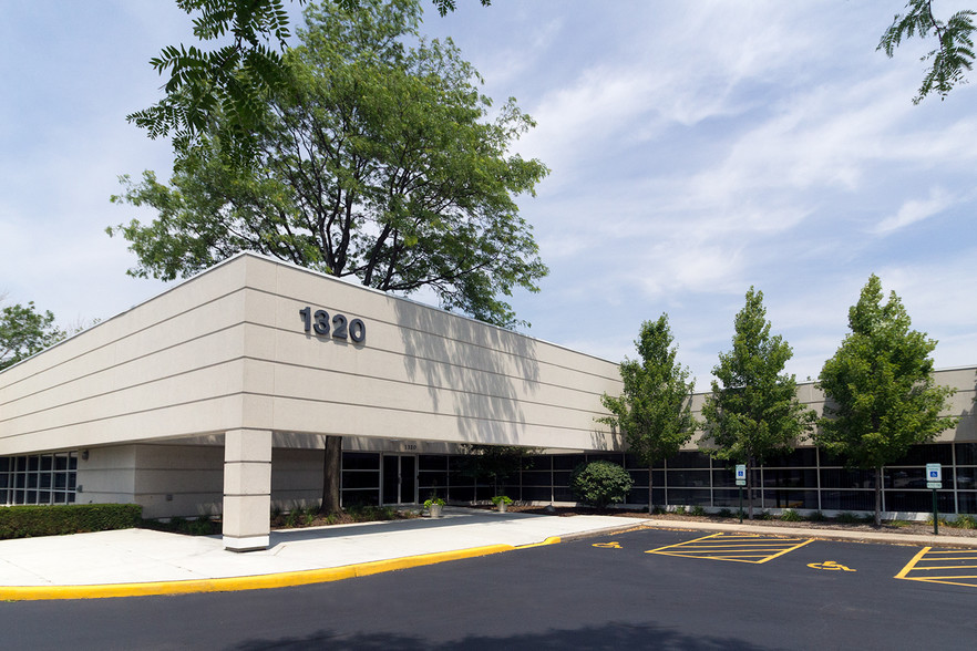 1320 Tower Rd, Schaumburg, IL for lease - Primary Photo - Image 1 of 15