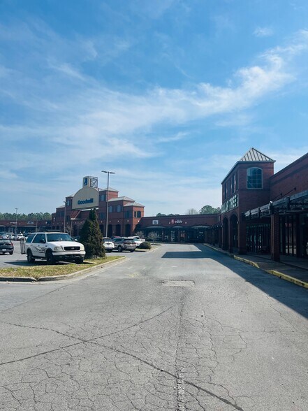 1001 Market St, Dalton, GA à louer - Photo du bâtiment - Image 3 de 20
