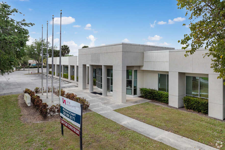 12780-12782 Westlinks Dr, Fort Myers, FL for lease - Building Photo - Image 3 of 8