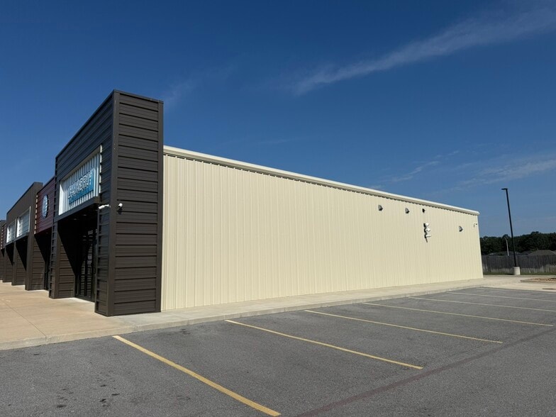 911 Center St, Rogersville, MO à vendre - Photo du bâtiment - Image 3 de 8