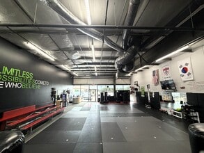 901-925 W Highway 92, Kearney, MO for lease Interior Photo- Image 2 of 7