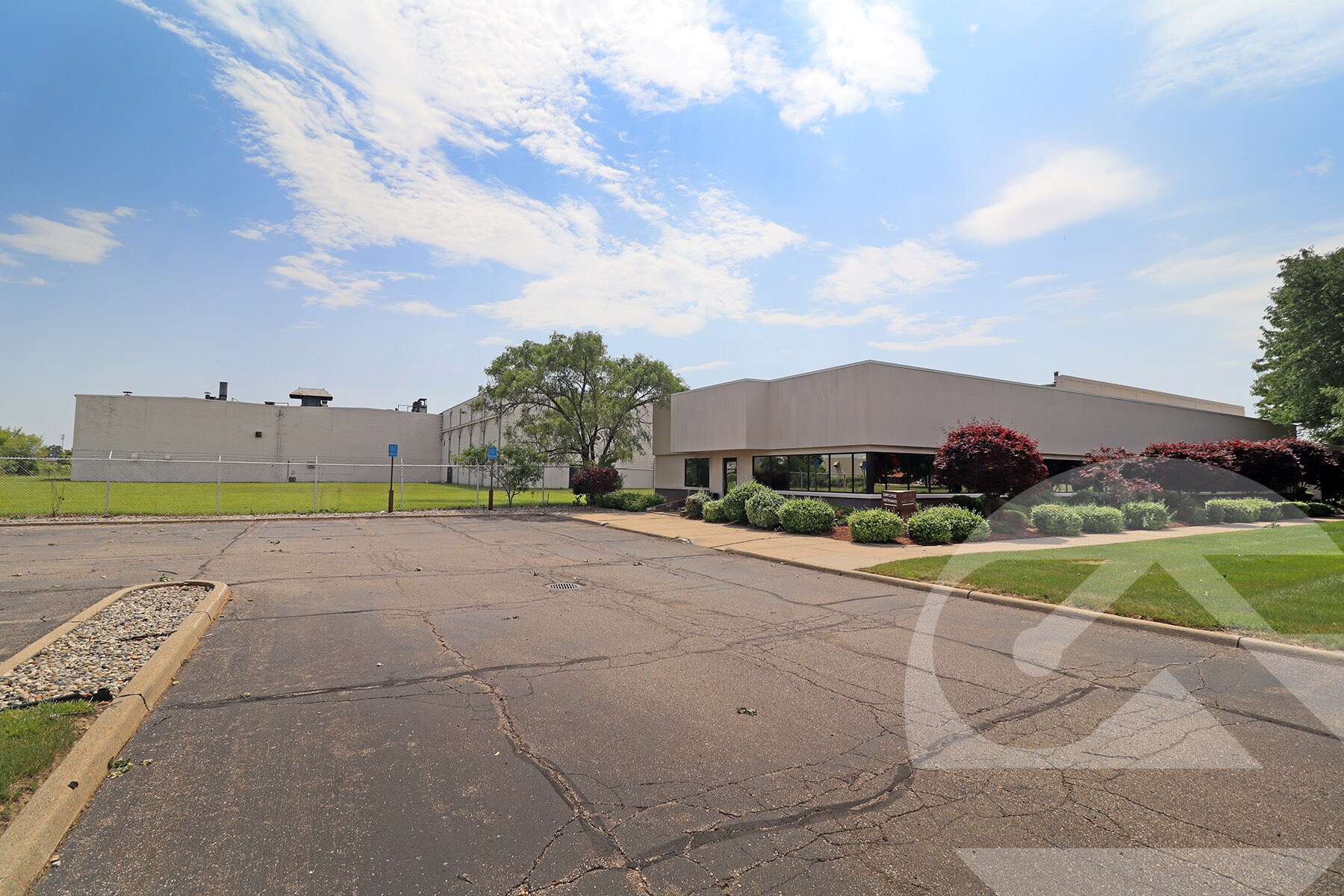 31440 Stephenson Hwy, Madison Heights, MI à vendre Photo du bâtiment- Image 1 de 1